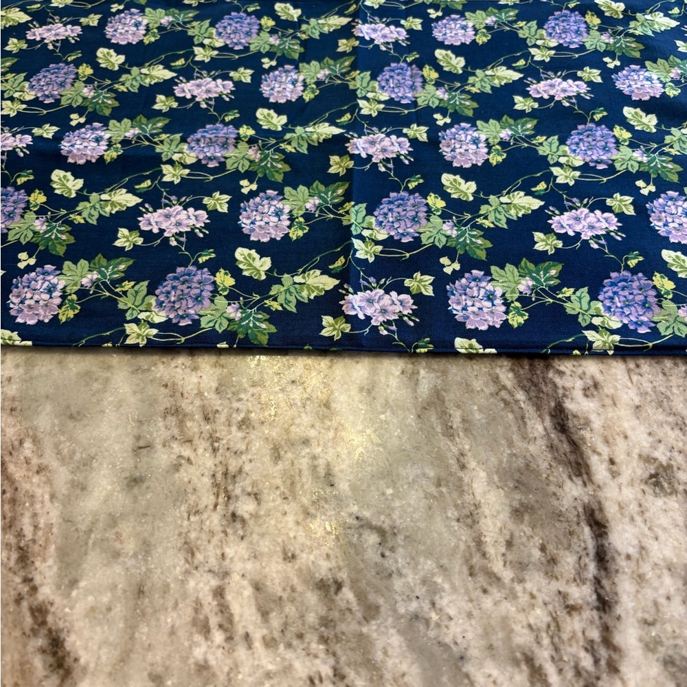 Chic Floral Table Runner - Picture 2 of 4